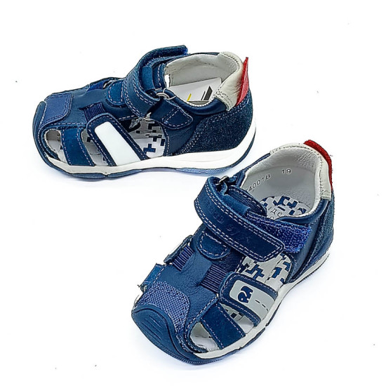 Хөвгүүдийн нумтай арьсан сандаал