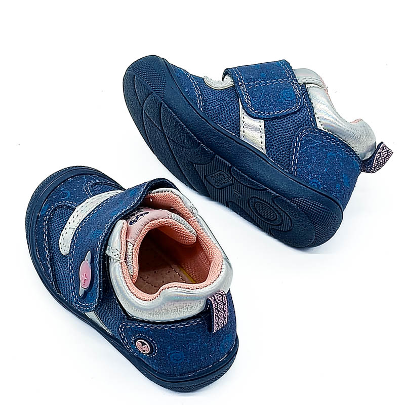 Охидын нумтай арьсан пүүз