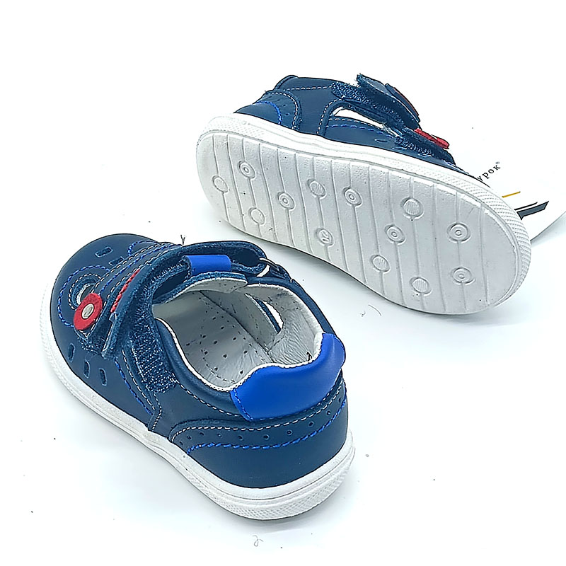 Хөвгүүдийн нумтай арьсан сандаал