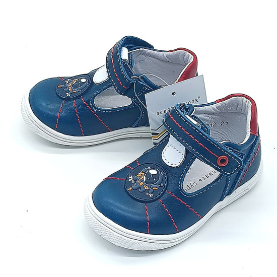 Хөвгүүдийн нумтай арьсан сандаал