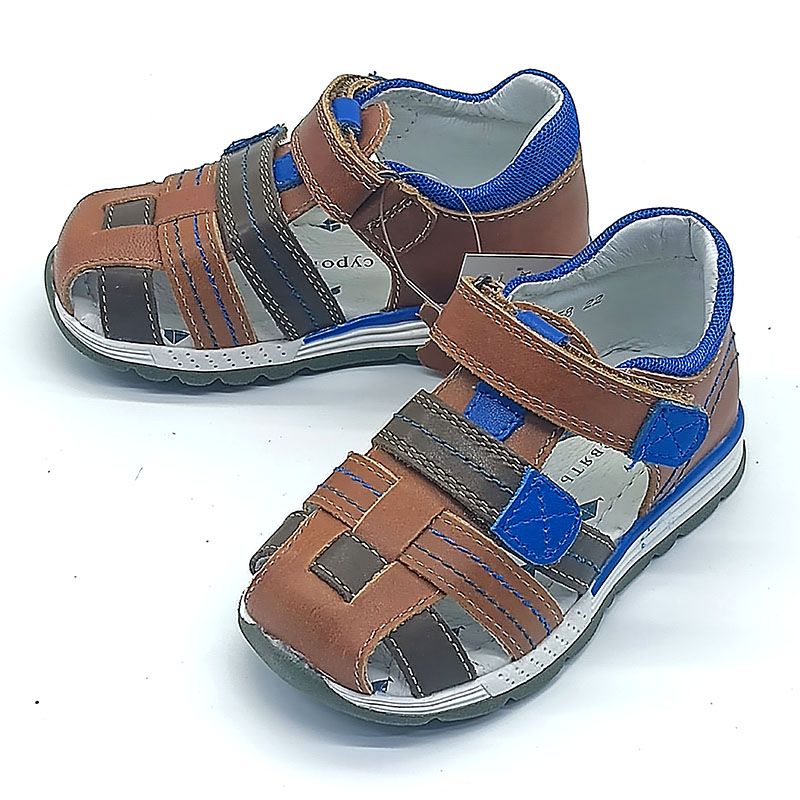 Хөвгүүдийн нумтай арьсан сандаал