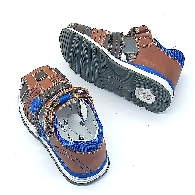 Хөвгүүдийн нумтай арьсан сандаал